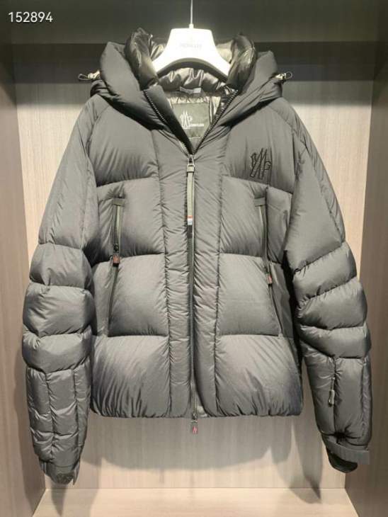 Picture of Moncler Down Jackets _SKUMonclersz1-526yr32336944
